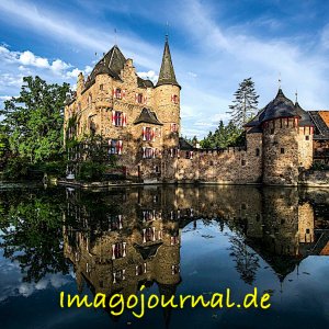 Burg Satzvey im Morgenlicht